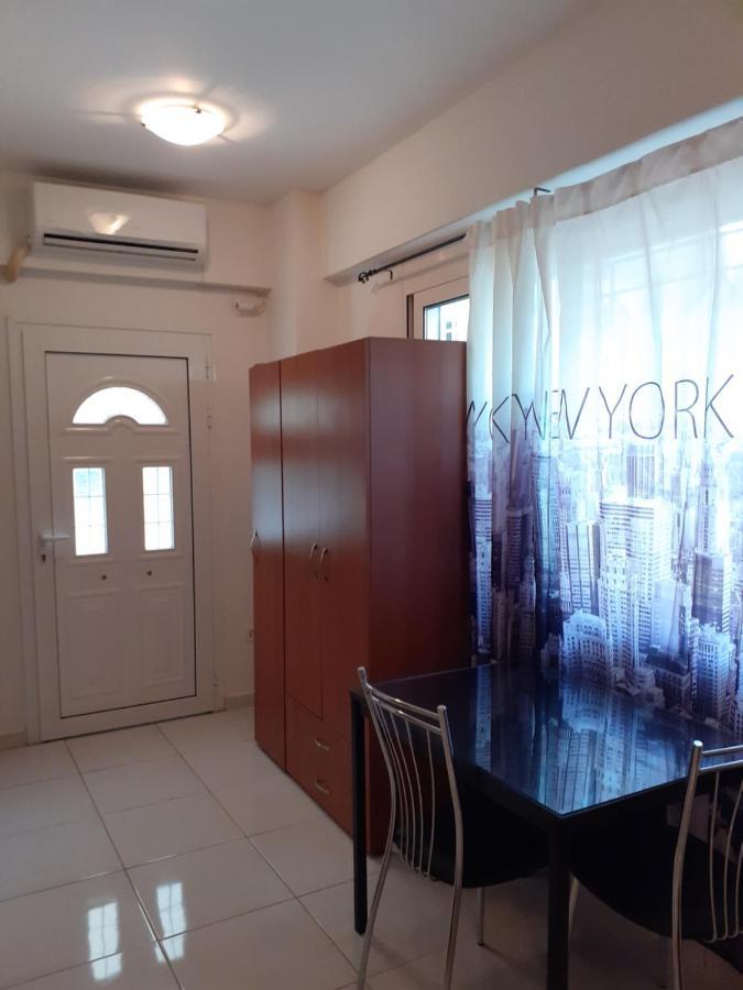 Yellow House Apartment Kalamata Luaran gambar
